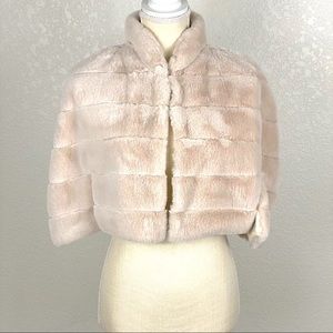NWT Vince Camuto Faux Fur Shrug